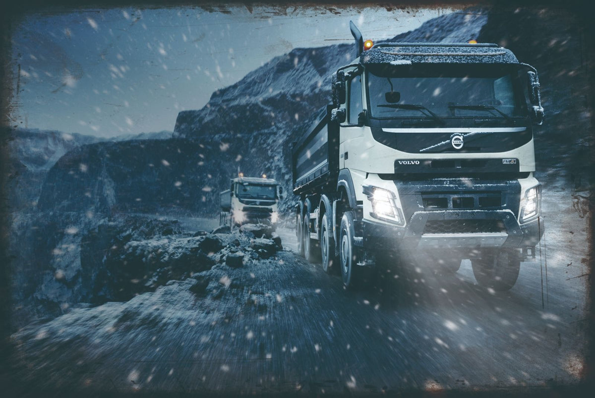 ブリキ看板 VOLVO ボルボ トラック 雪道 レトロ ビンテージ ガレージ インテリア 雑貨