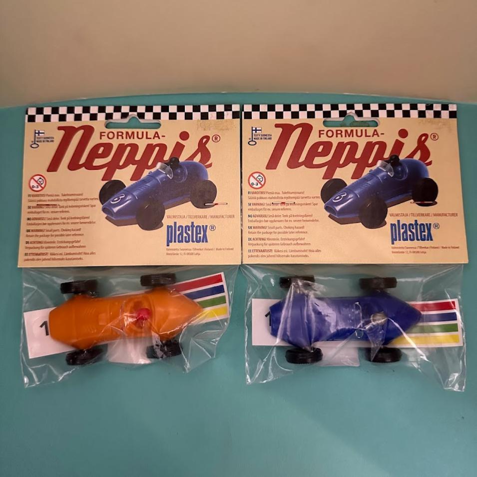 フィンランドのミニカー オレンジ ブルー 2個セット 8cm